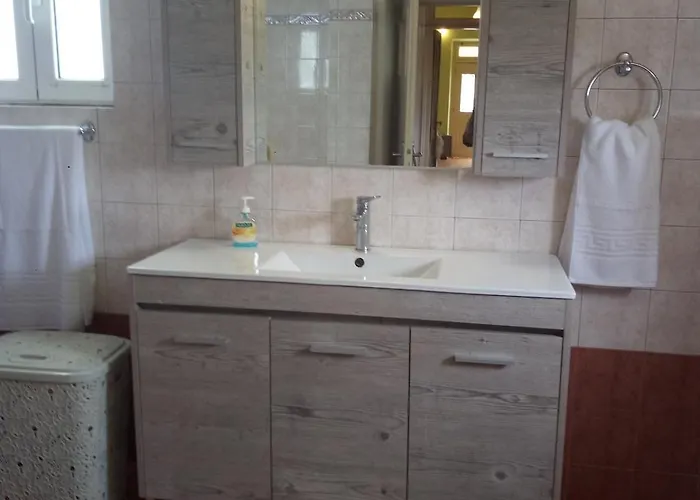 Σπίτι στο Χωριό - Les campagnards Ροδοδάφνη